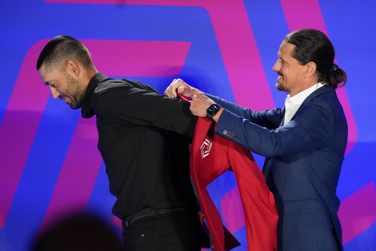 Símbolo de la selección de Estados Unidos y Seattle Sounders FC, Clint Dempsey también disfrutó de la ceremonia.
<br>