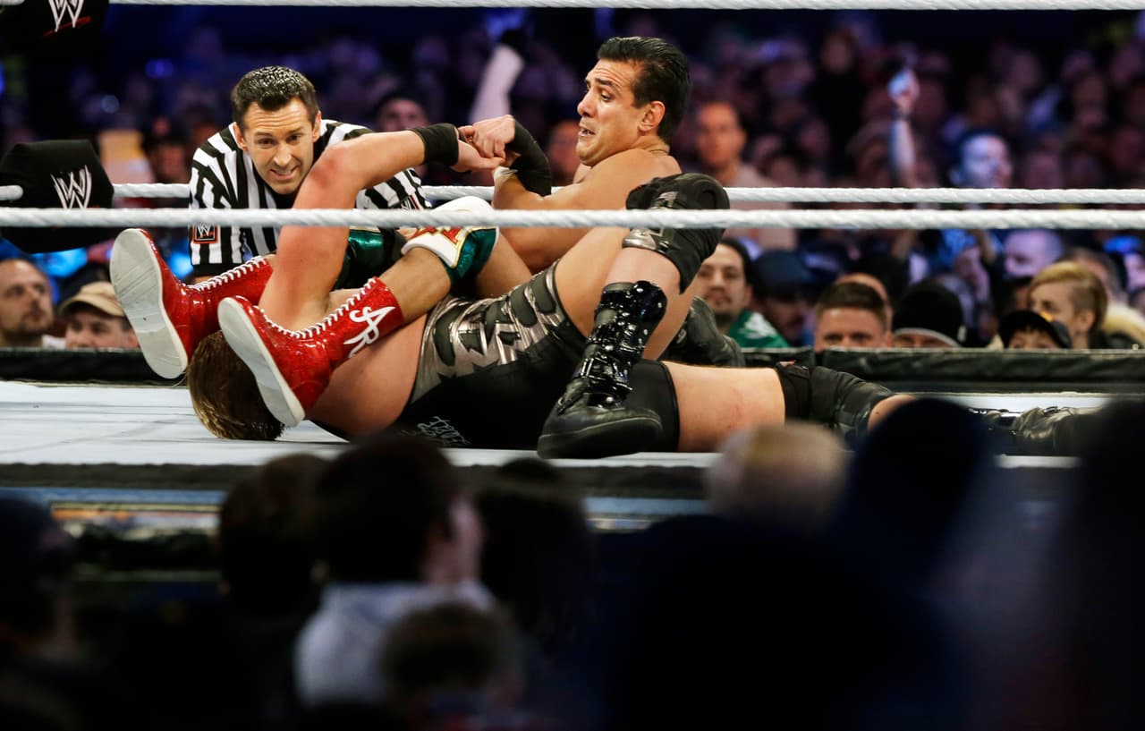 En 2005 se une al Consejo Mundial de Lucha Libre y fue hasta 2007 cuando se convirtió en el campeón mundial de peso pesado de la CMLL.