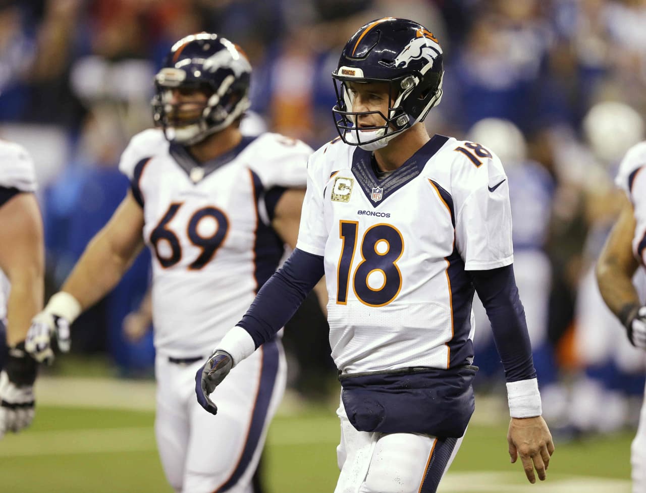 Peyton Manning no entrenó por problema en un píe, lleva dos semanas lastimado