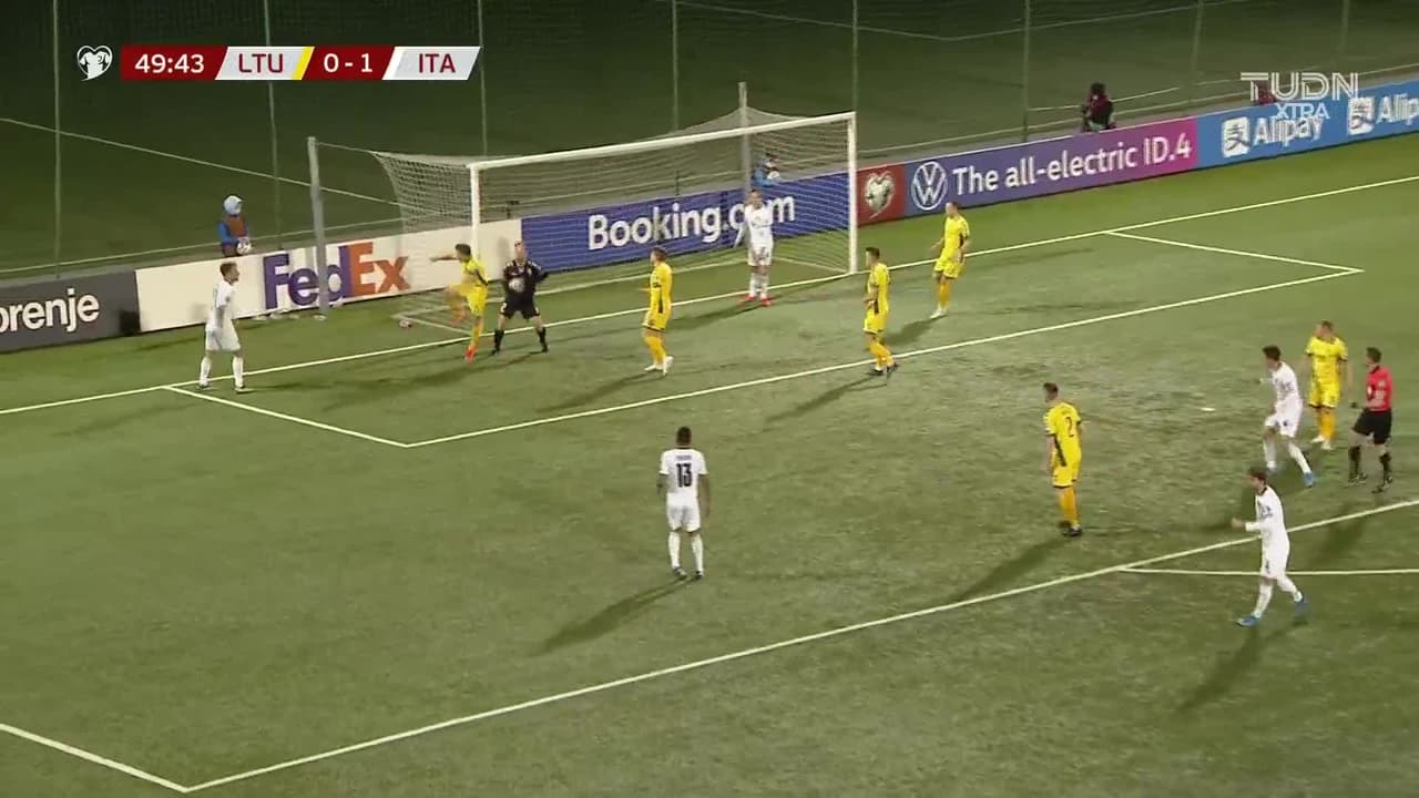 ¡TIRO ATAJADO! disparo por Ciro Immobile.