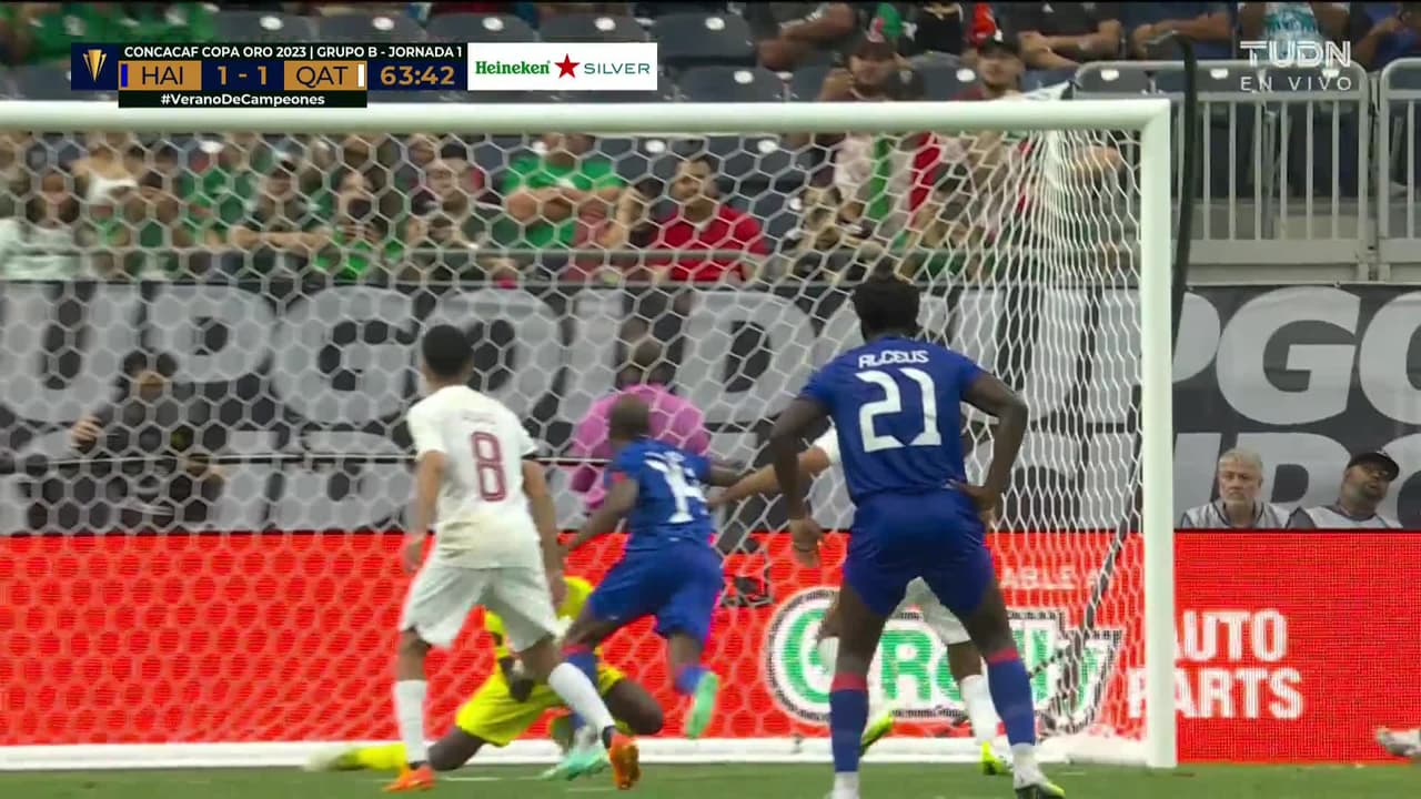 ¡TIRO ATAJADO! disparo por Ricardo Adé.