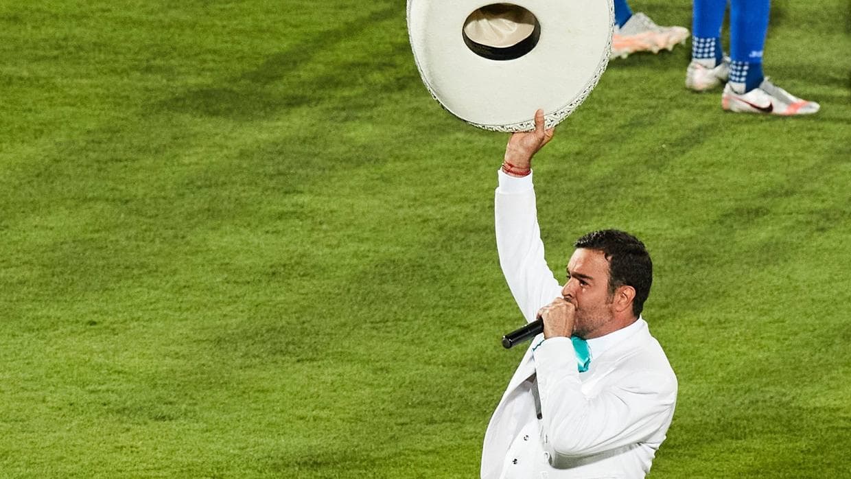 Gobierno Mexicano sancionará a cantante por modificar el Himno