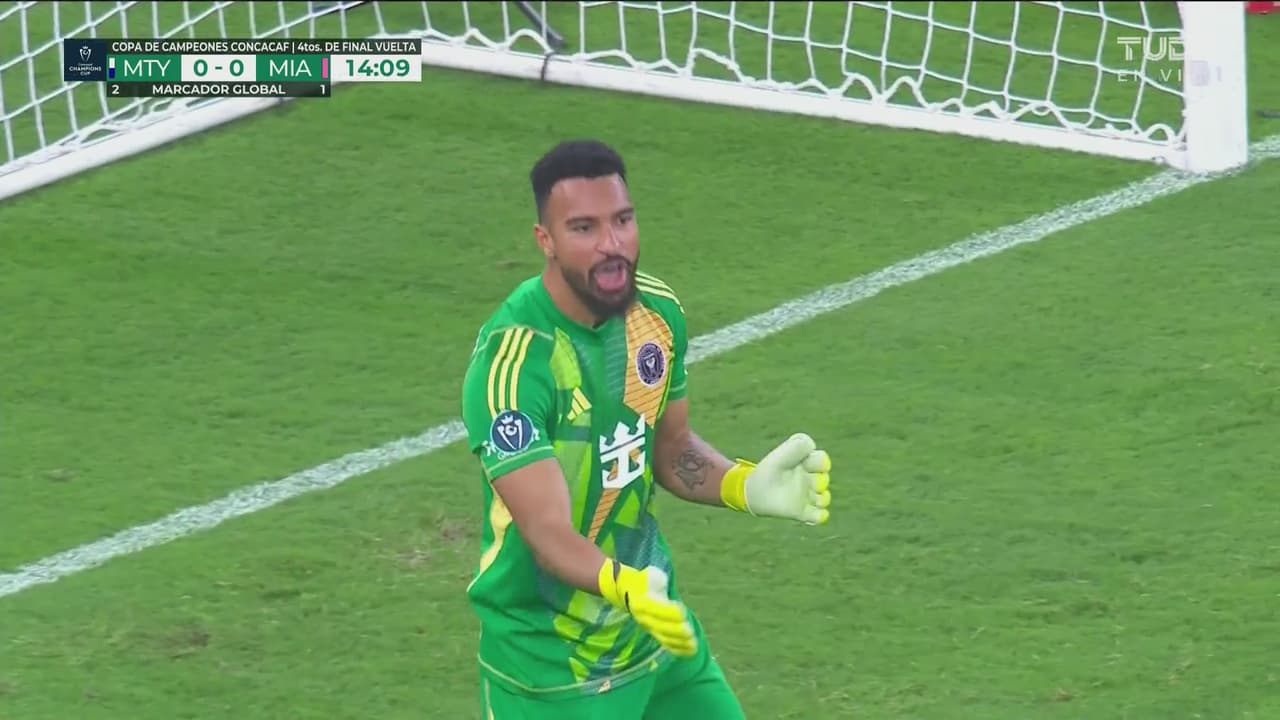 ¡Bombazo de Berterame y Callender se lanza para evitar el gol de Rayados!