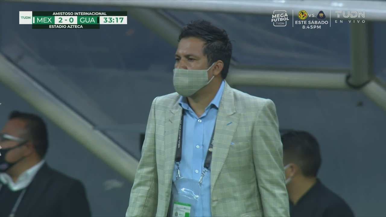 ¡Elegancia pura! Cubrebocas del DT de Guatemala causa sensación