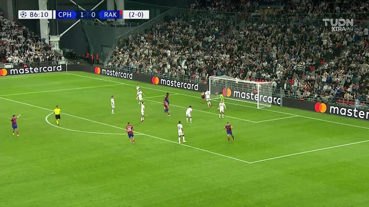 ¡GOL!  anota para Raków Czestochowa. Lukasz Zwolinski