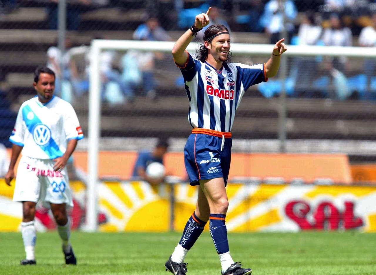 A pesar de un largo recorrido en el fútbol internacional, su paso por Rayados fue el más brillante de su carrera con 37 goles en 65 partidos en tres años, de 1999 a 2002.