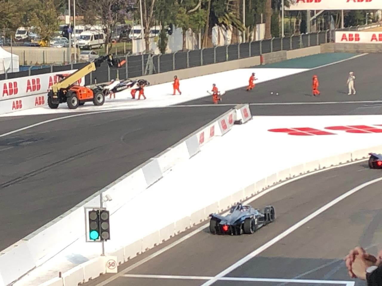 Con el último voltio de su batería arrebató la bandera de cuadros en el Autódromo Hermanos Rodríguez.