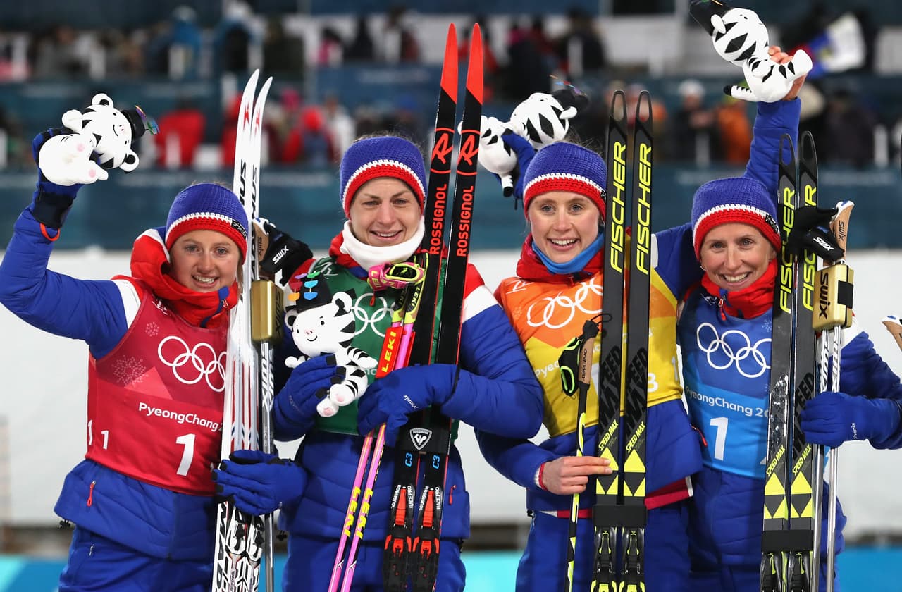 Ingvild Flugstad Östber, Astrid Uhrenholdt Jacobsen, Ragnhild Haga fueron las compañeras de Marit, quien llegó a siete preseas doradas en su palmarés –superando a la rusa Lyubov Yegorova– y a 13 en total.