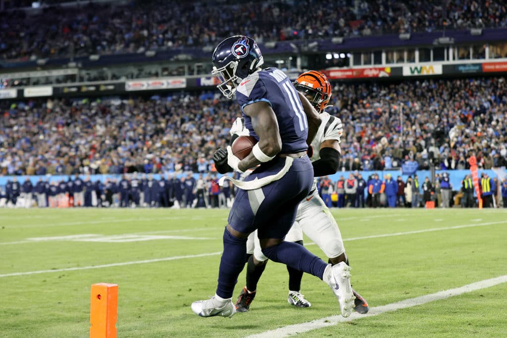 Las defensas hacen su partido esta noche, pero es la defensa de los Bengals la que pega al final y los visitantes terminan venciendo 19-16 a los Tennessee Titans.