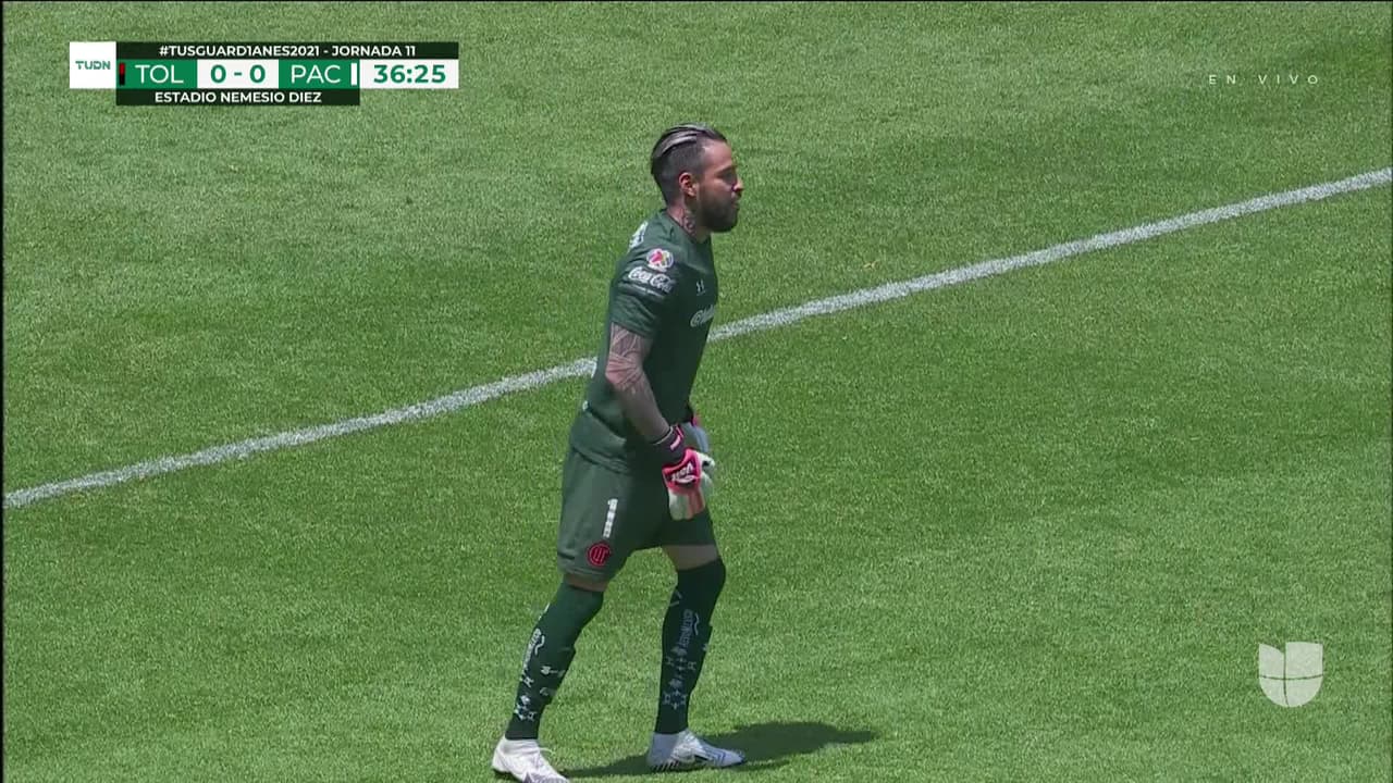 ¡TIRO ATAJADO! disparo por Erick Sanchez.