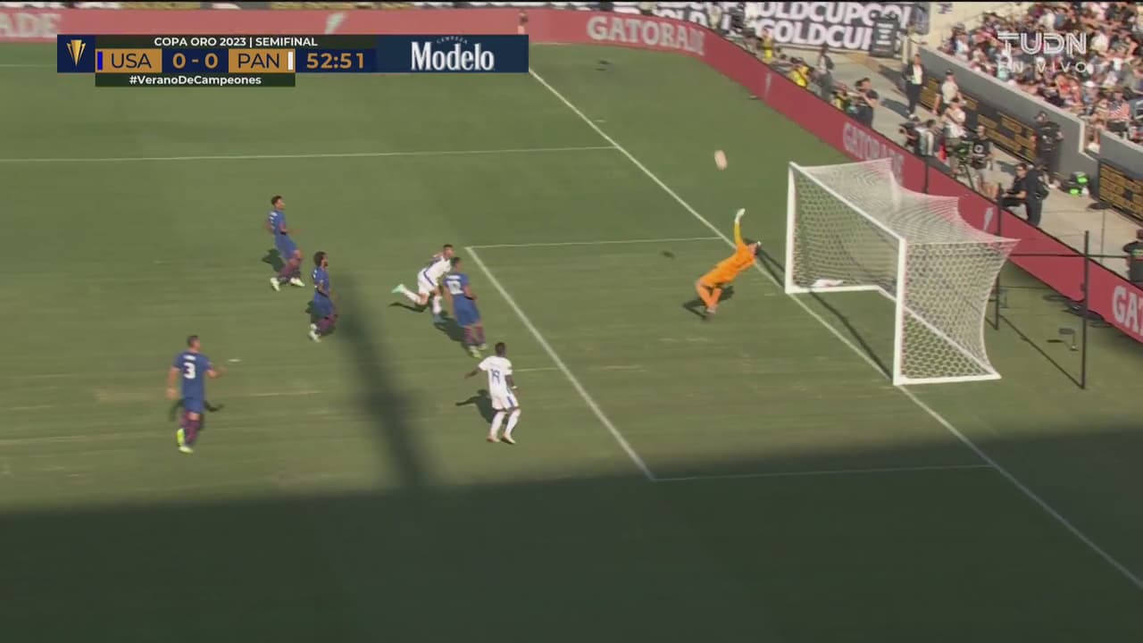 ¡El héroe! Turner le 'roba' el gol a Panamá con un atajadón a Díaz