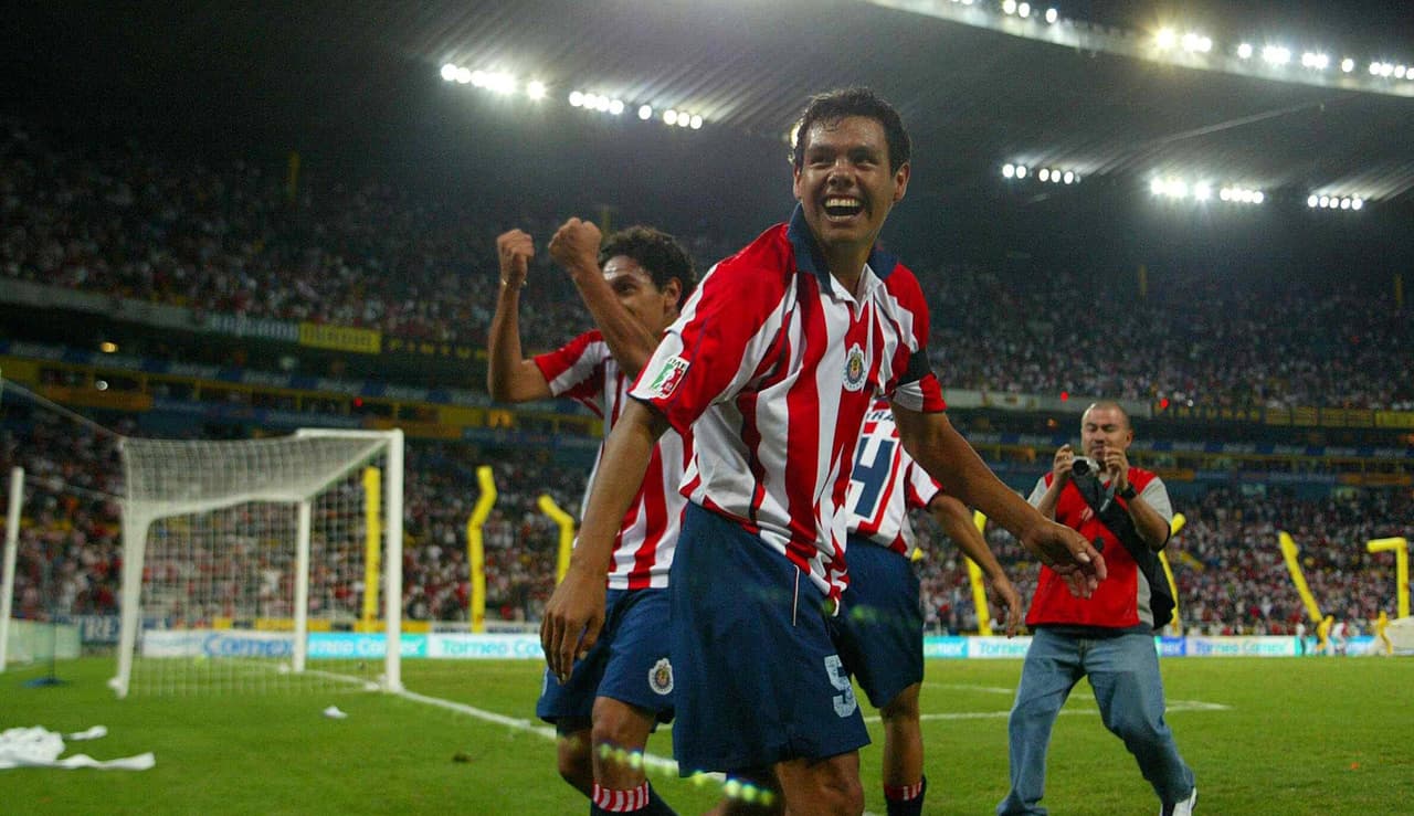 El 'Tiburón' Sánchez tenía un gran toque de balón y mucho olfato para marcar y anotar. también se subió al top 10 con 27 anotaciones.