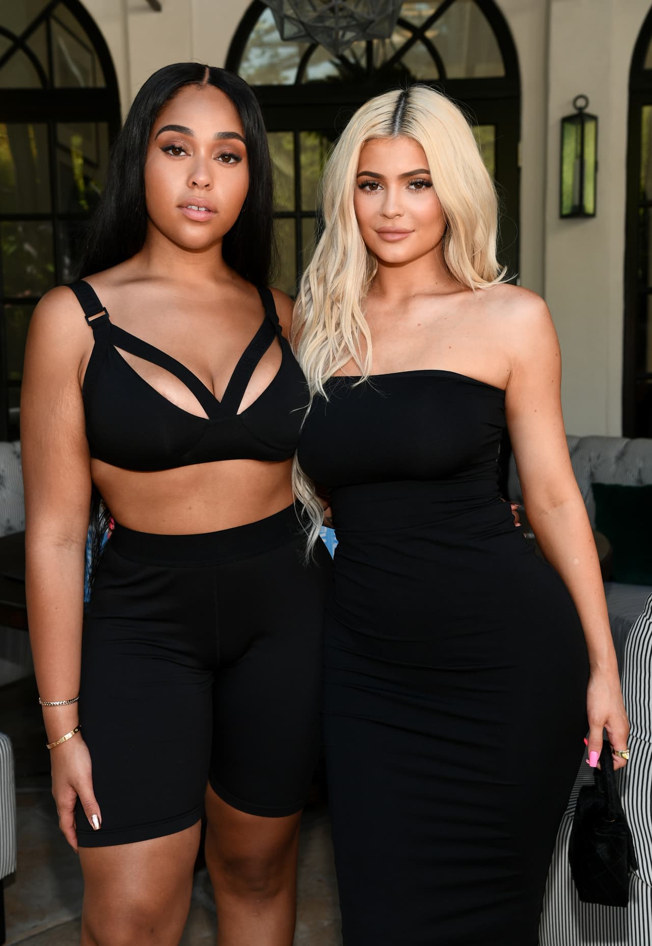 Fue todo un escándalo ya que, además, Jordyn Woods era
<b><a href="https://www.univision.com/famosos/jordyn-woods-abandonaria-la-casa-de-kylie-jenner-tras-ser-acusada-de-la-ruptura-de-khloe-kardashian-y-tristan-fotos" target="_blank">una de las mejores amigas de Kylie Jenner</a></b>, media hermana de Khloé Kardashian.
<br>