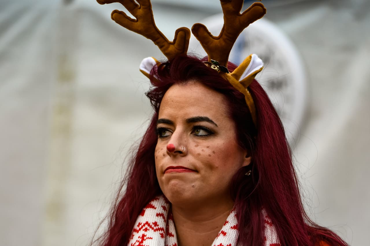 Los colores de la Navidad y personajes representativos como Santa Claus, el Grinch y los renos estuvieron en la jornada de la NFL, que tuvo en la belleza de las animadoras y la alegría de los fanáticos la combinación perfecta.