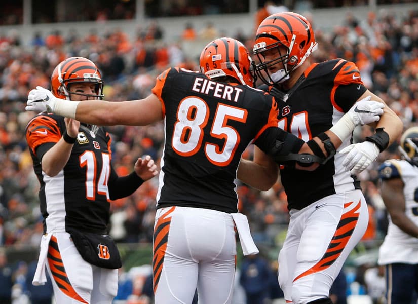 Con tres pases de TD Andy Dalton llevó a los Bengals a su novena victoria de la temporada al derrotar a los Rams 31-7.