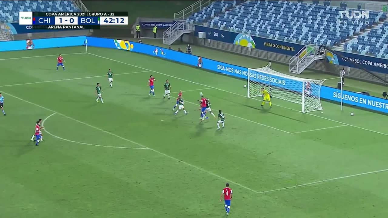 ¡TIRO ATAJADO! disparo por Arturo Vidal.