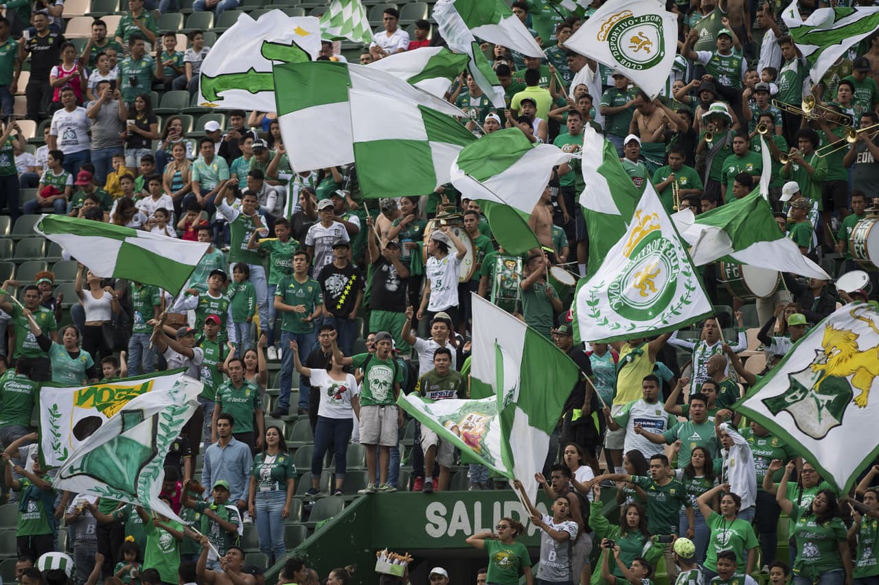 La afición esmerlada mostró un apoyo incondicional desde el arranque del encuentro.