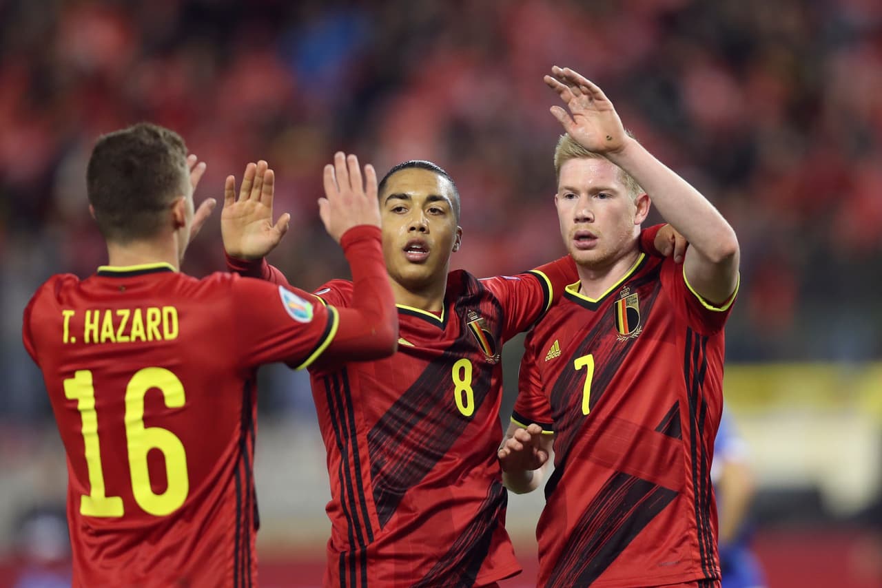 Con goles de Benteke (2), De Bruyne (2), Carrasco y Christoforou (autogol), Bélgica venció 6-1 a Chipre.