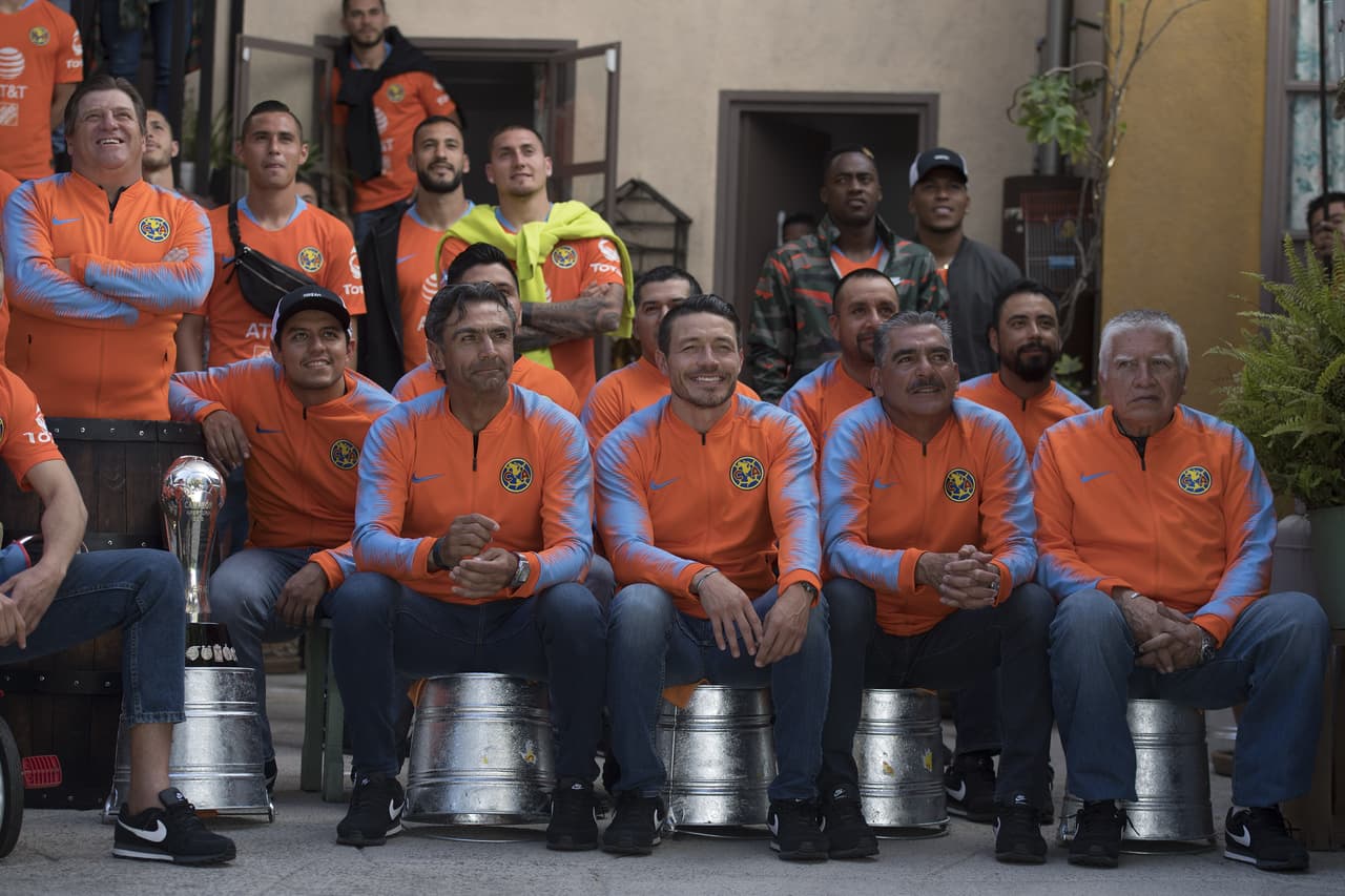 Estas son imágenes detrás de las cámaras en el evento de la foto oficial del Club America en las instalaciones de Grupo Chespirito en Ciudad de Mexico.