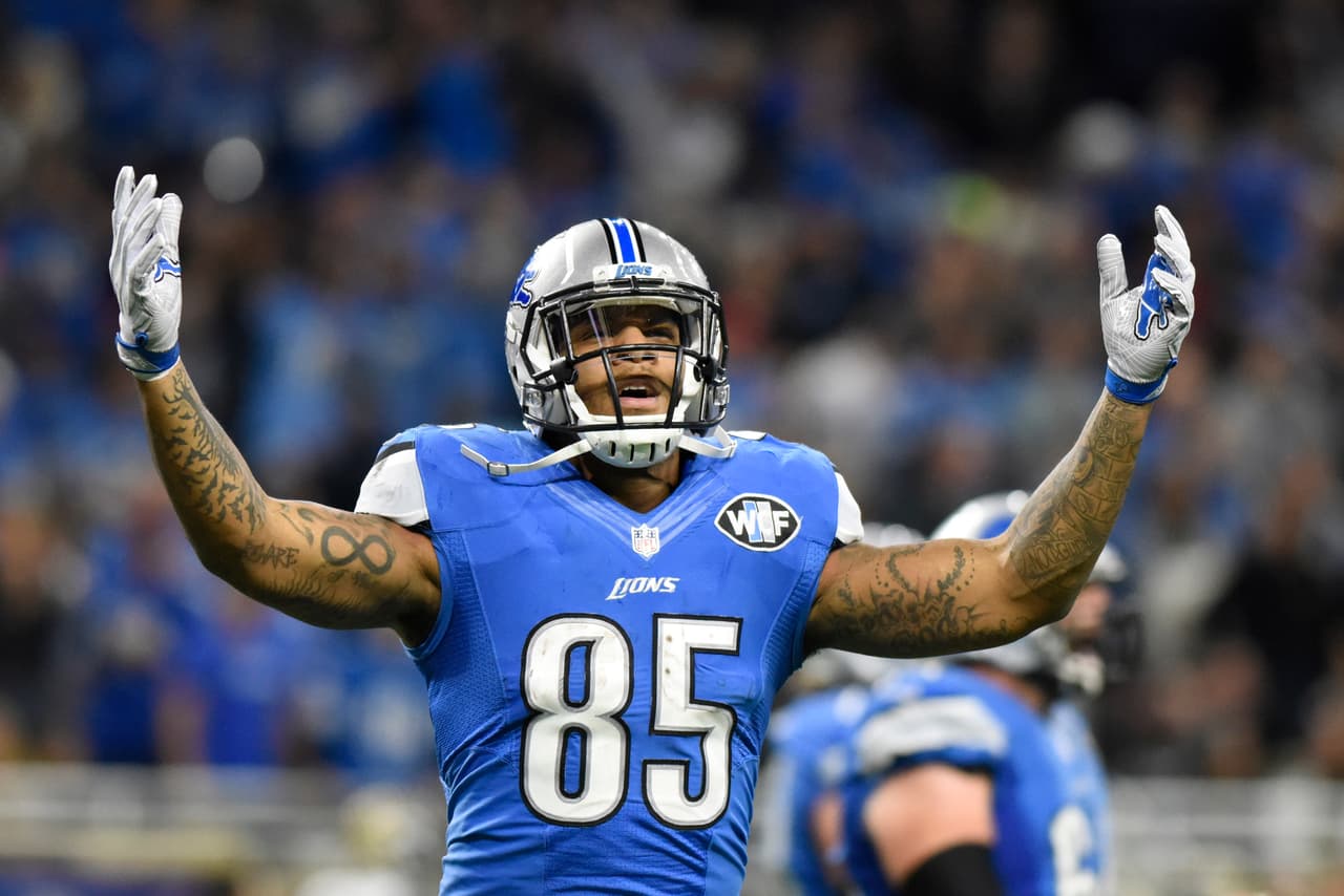 Detroit Lions tight end Eric Ebron acknowledges the crowd after a reception during the second half of an NFL football game against the Jacksonville Jaguars, Sunday, Nov. 20, 2016 in Detroit. (AP Photo/Jose Juarez)