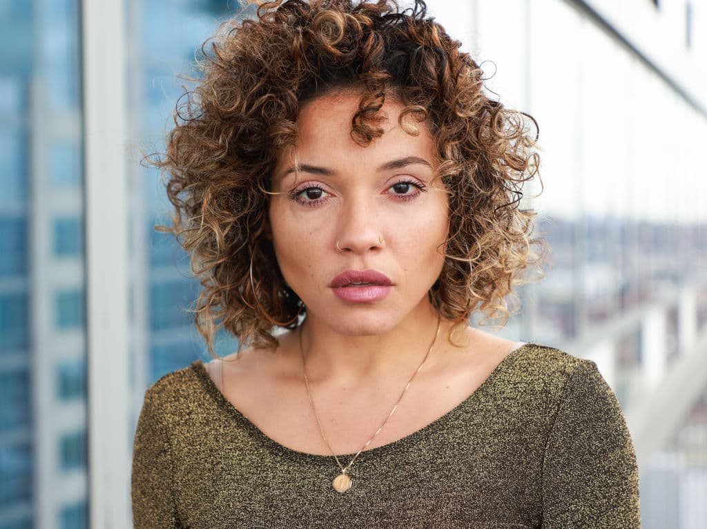 Sophia Urista, líder de la banda Brass Against