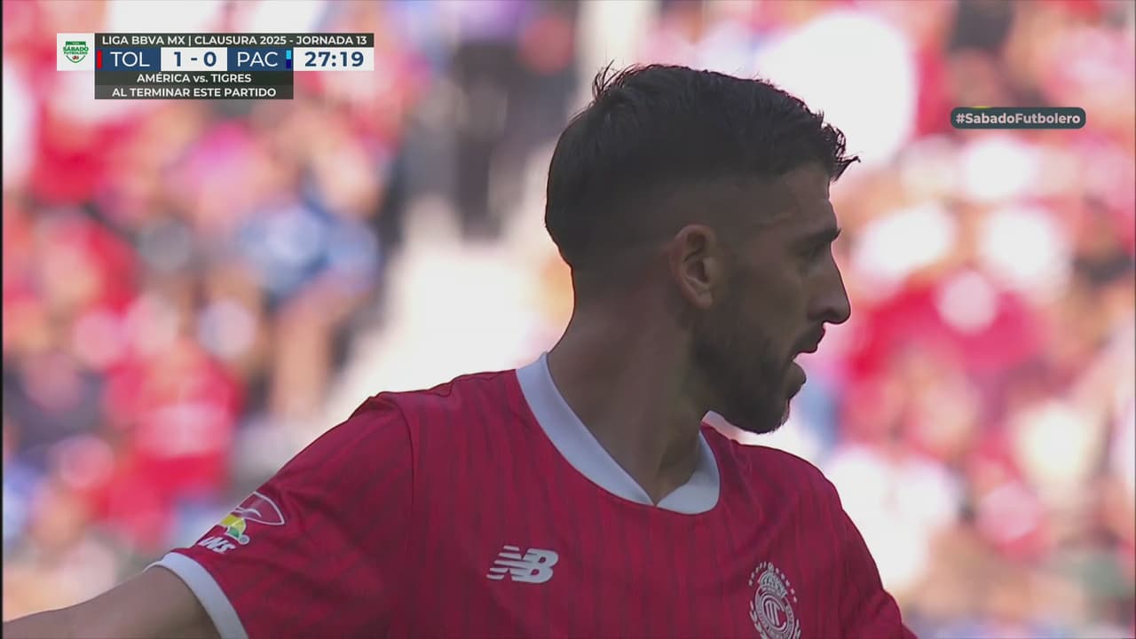 ¡Disparo de Paulinho pasa rozando la base del poste!