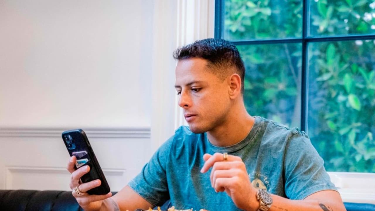 'Chicharito' admite: "No es fácil escuchar que mis hijos no son míos"