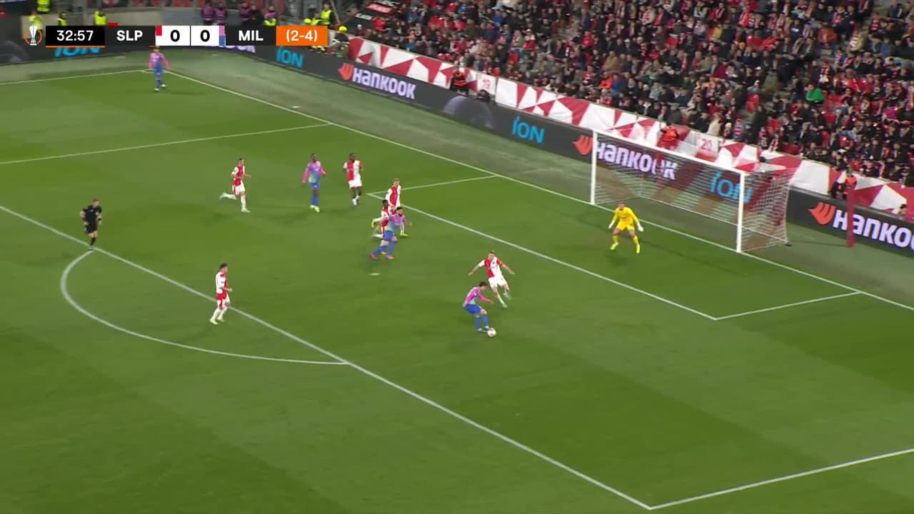 ¡GOL!  anota para Milan. Christian Pulisic