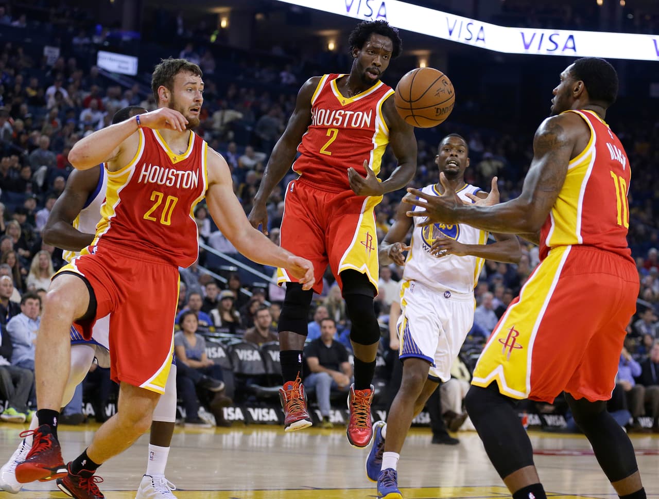 El impacto por los comentarios racistas fueron tan grandes que en esos juegos de postemporada varios equipos usaron medias negras como manera de hacer extensiva la protesta.