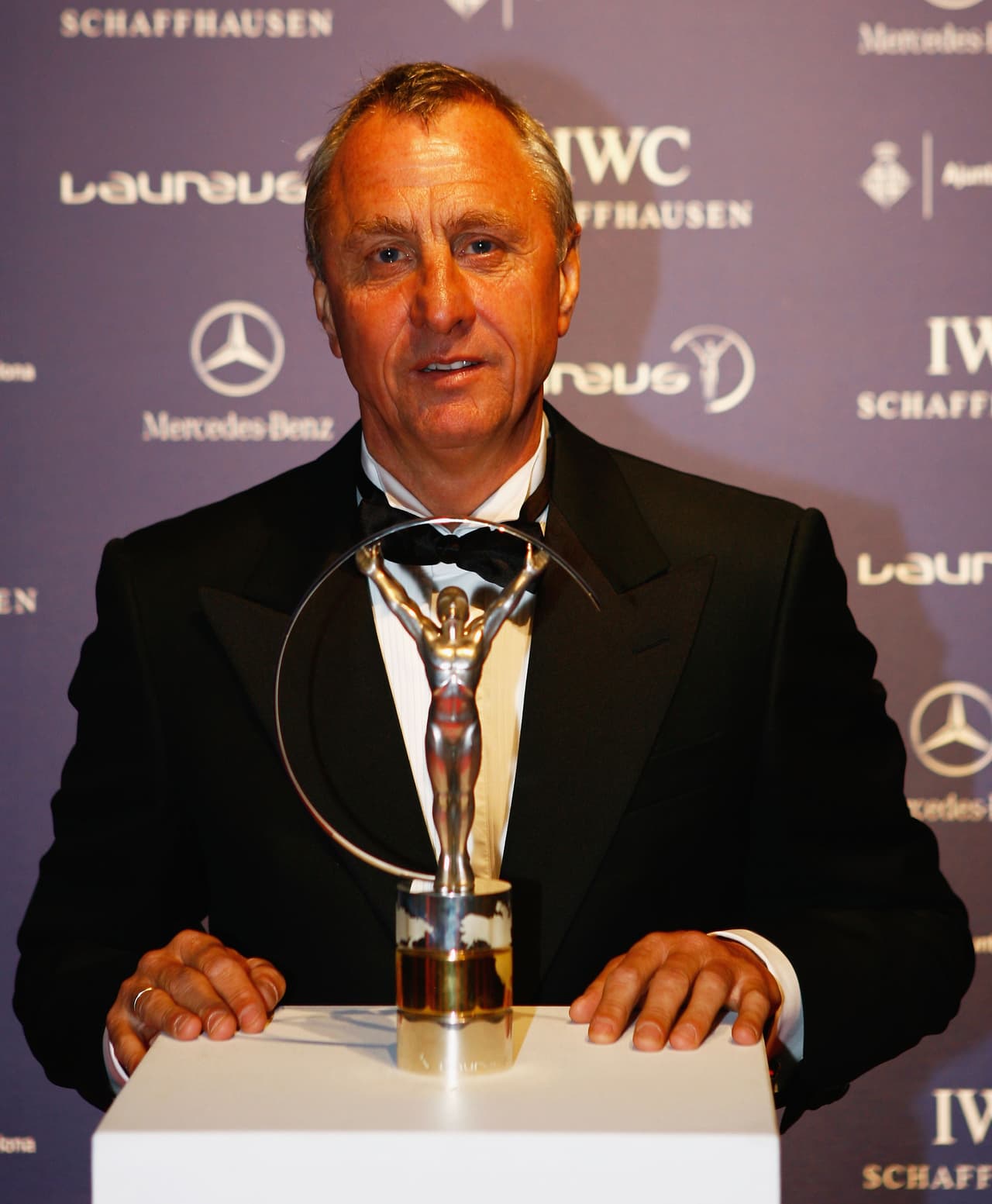 Johan Cruyff fue una leyenda del fútbol mundial, respetado y admirado en Barcelona como jugador y como técnico, dejando un legado a pesar de las críticas por alinear a su hijo.