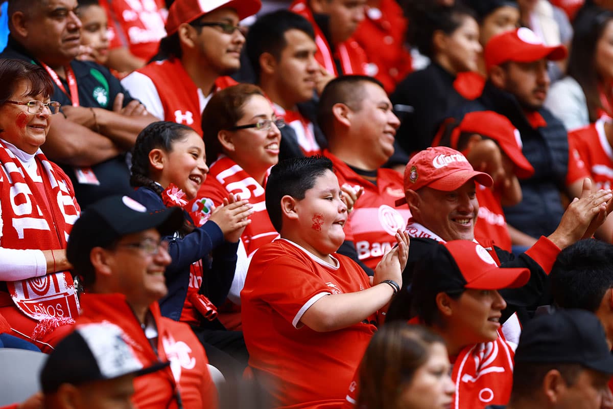 Los fanáticos locales disfrutaron el triunfo de los 'Diablos Rojos' que con 10 puntos se ubican en el quinto lugar de la tabla.