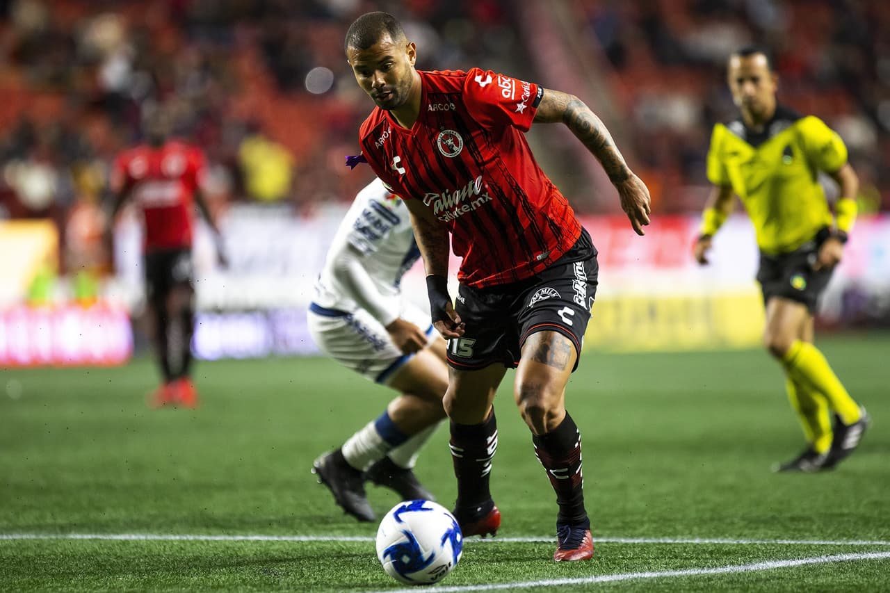 Con solitario gol de Christian Tabó, los Camoteros le pegan a los Xolos en su casa.