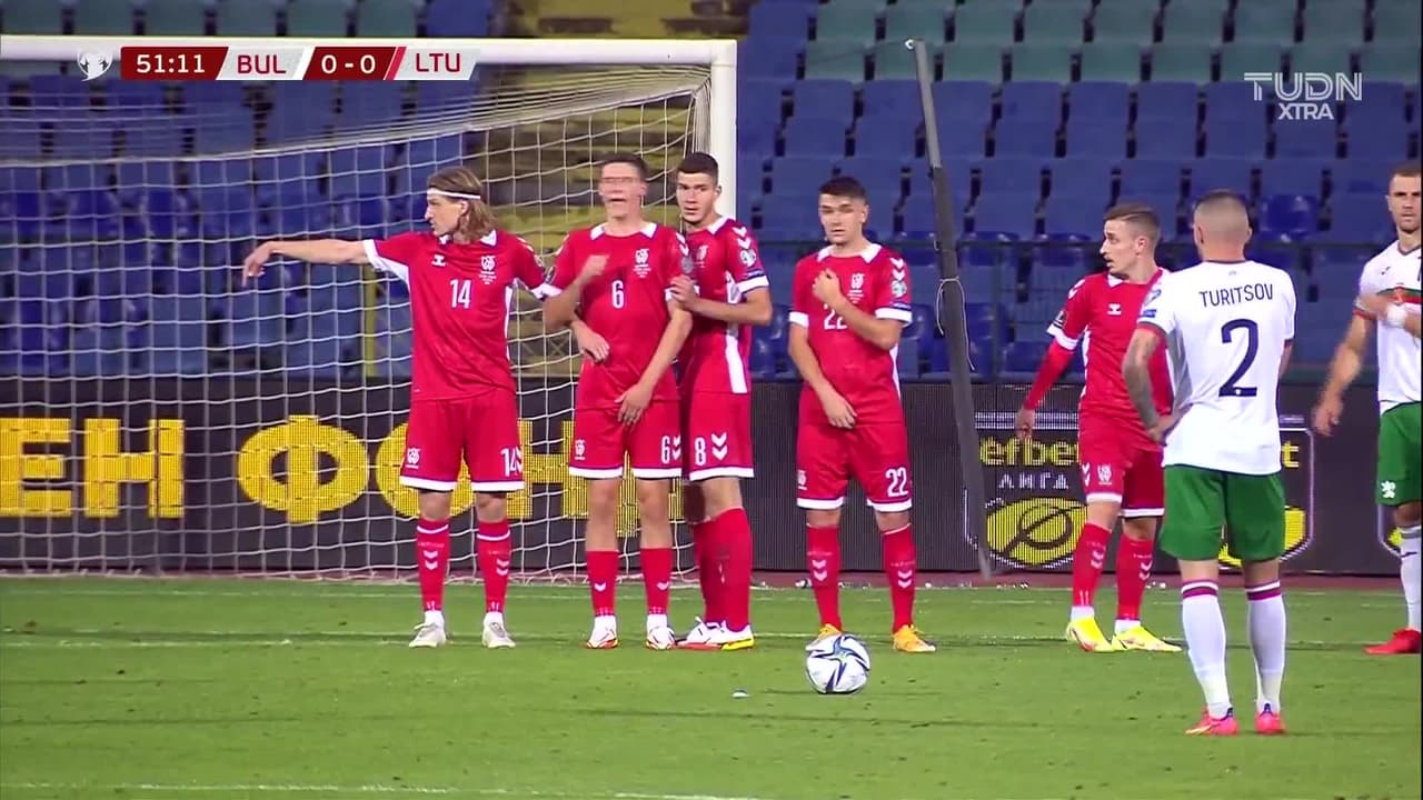 ¡TIRO ATAJADO! disparo por Todor Nedelev.