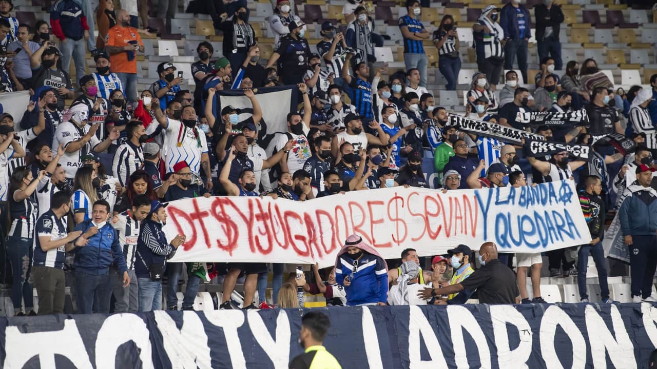 Porra Rayados se manifiesta: "No venimos por jugadores"