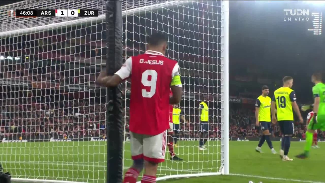 ¡TIRO ATAJADO! disparo por Gabriel Jesus.