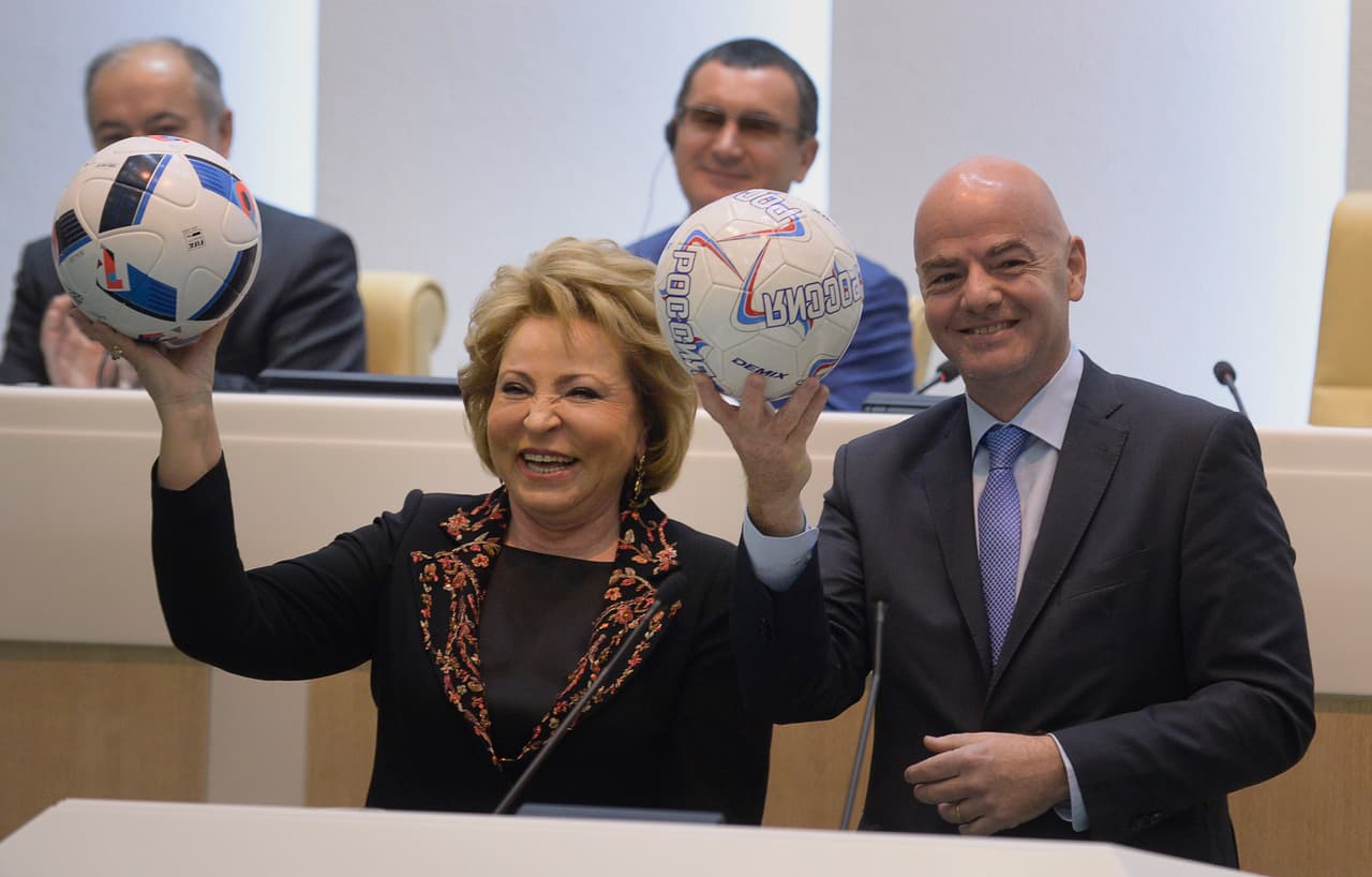 Gianni bromeó con la presidenta de la federación rusa Valentina Matviyenko