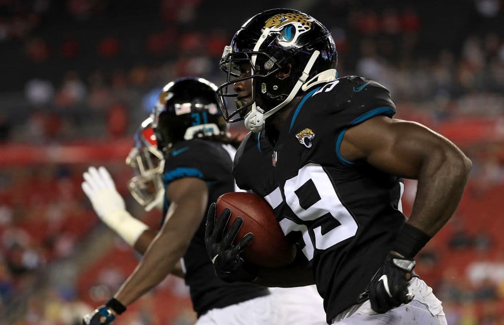 El regreso de Tom Coughlin a la oficina de los Jaguars empezó a traer varios cambios. El primero de ellos fue en los diseños tanto de casco como de uniforme para la campaña de 2018.