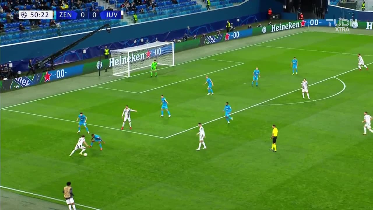 ¡TIRO ATAJADO! disparo por Weston McKennie.