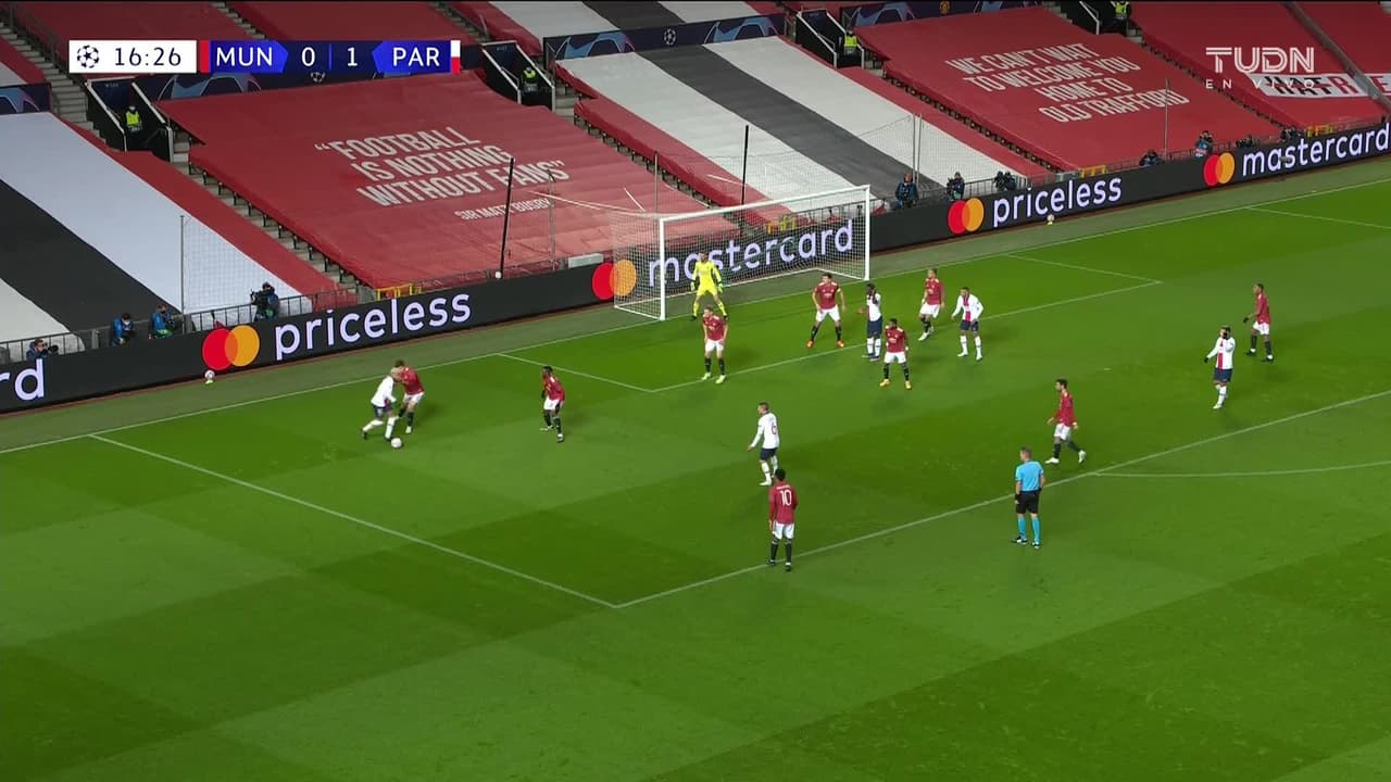 ¡TIRO ATAJADO! disparo por Neymar.