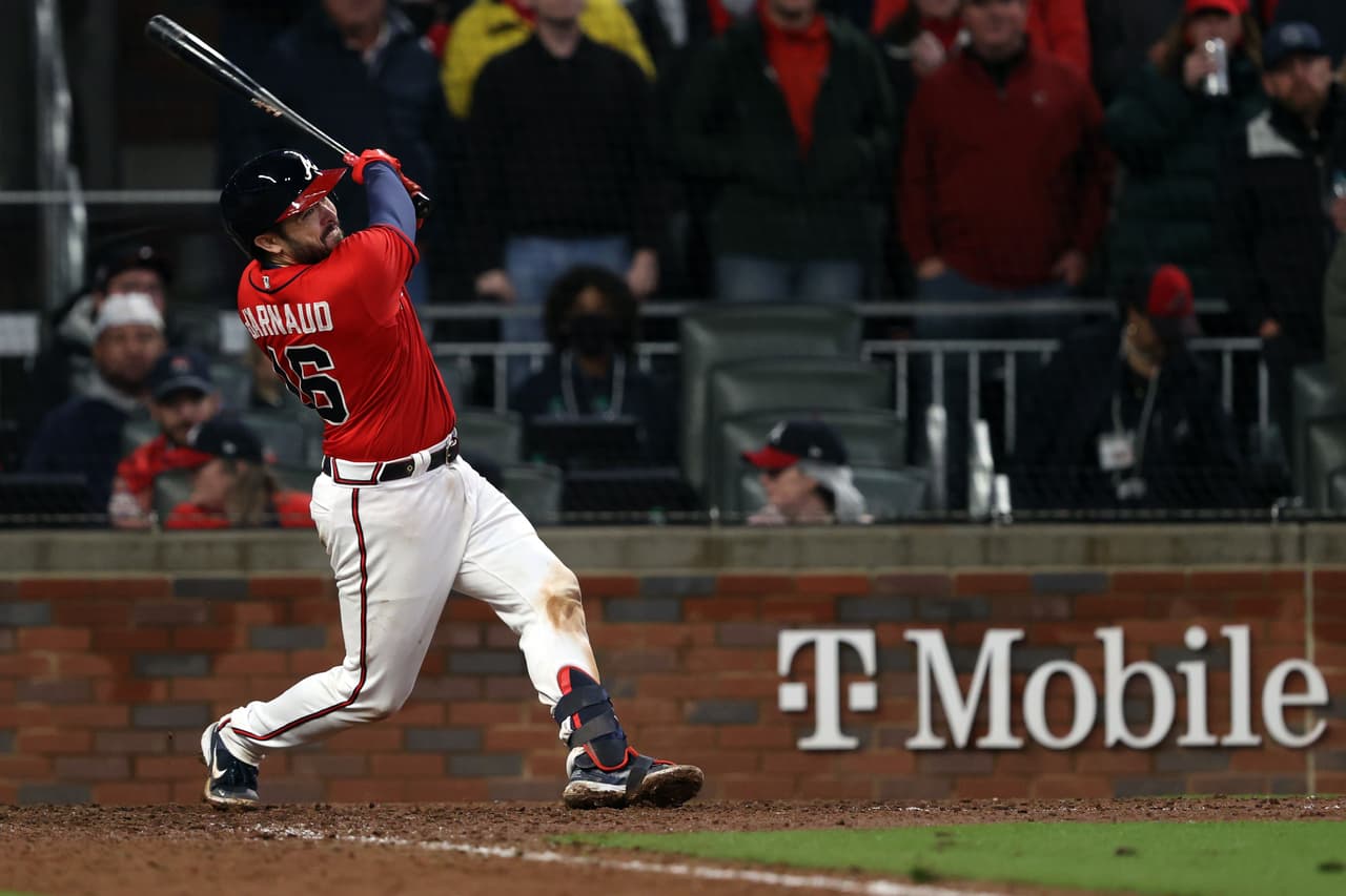 Travis d’Arnaud senteciaba el partido en la octava con un home run para dejar el marcador 2-0 y llevarse el Juego 3 de la Serie Mundial.
