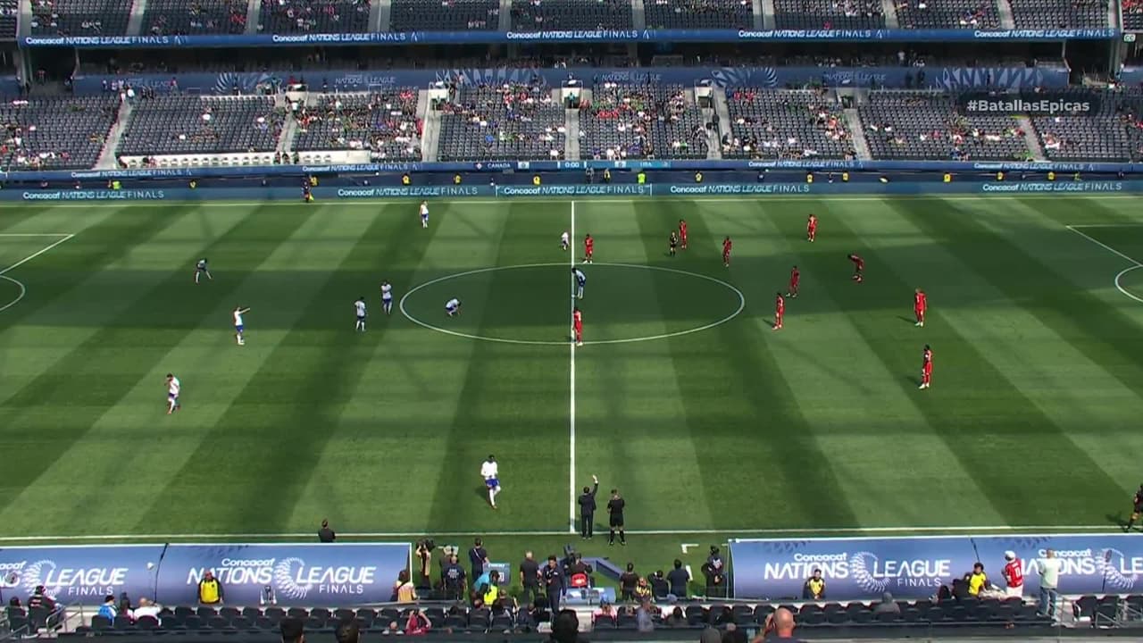 Arranca el partido y la pelota está en juego.