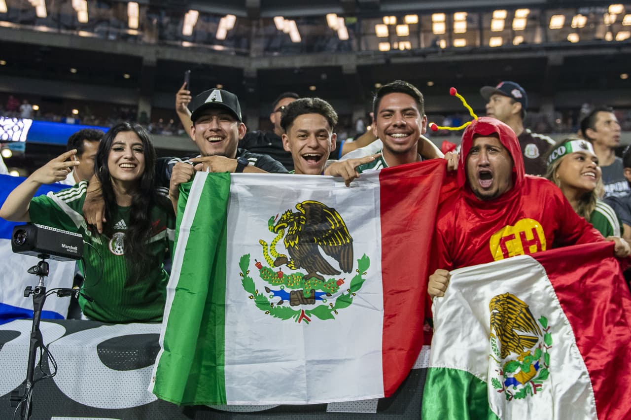 Hasta un Chapulín Colorado apoyó al Tricolor.
