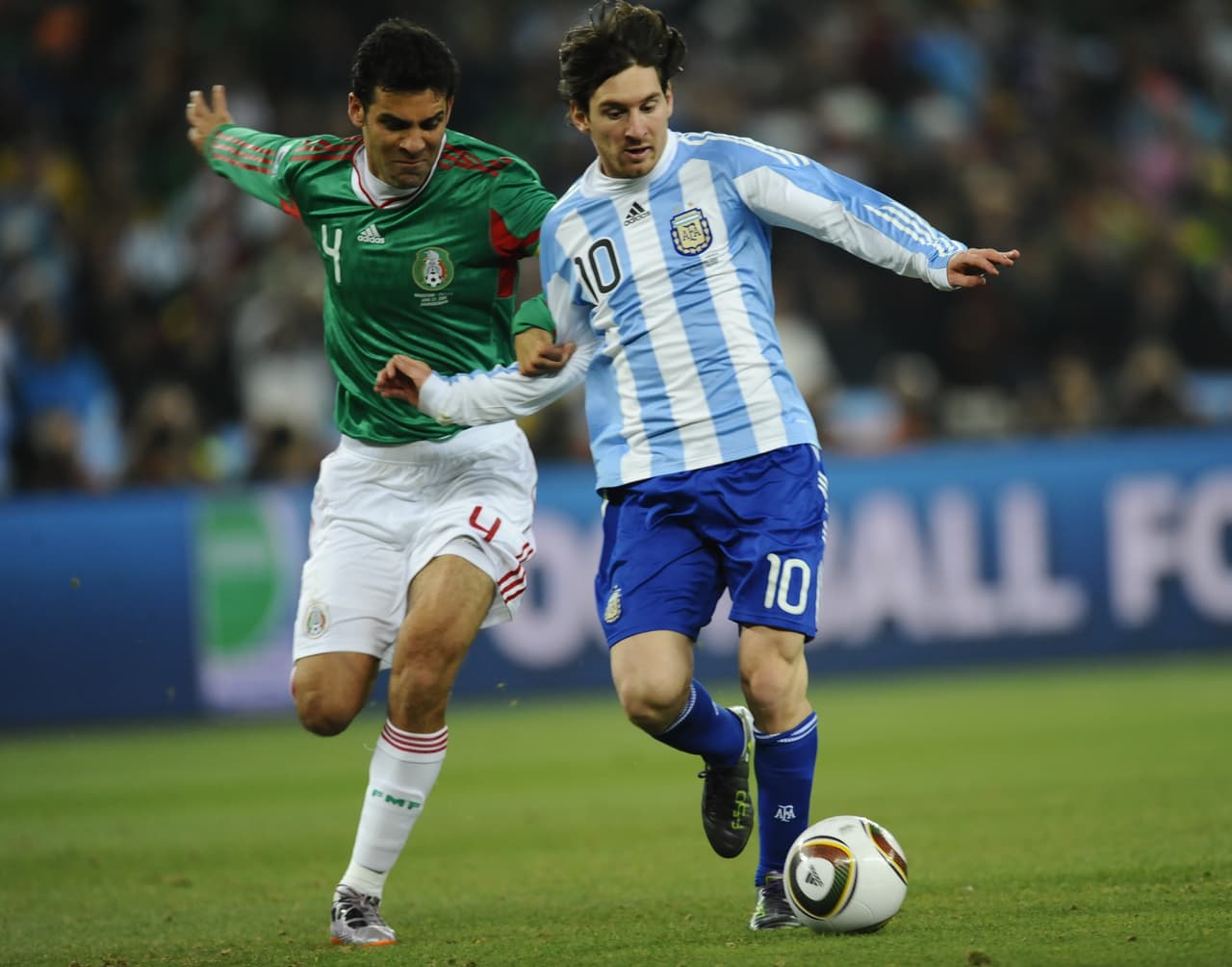 Márquez fue parte importante en la defensiva de México para llevarse la Copa Confederaciones 1999 ante Brasil (4-3). Anotó uno de los dos goles en la semifinal de la Copa de Oro 2003 ante Costa Rica, torneo que se llevó el equipo tricolor ante Brasil.