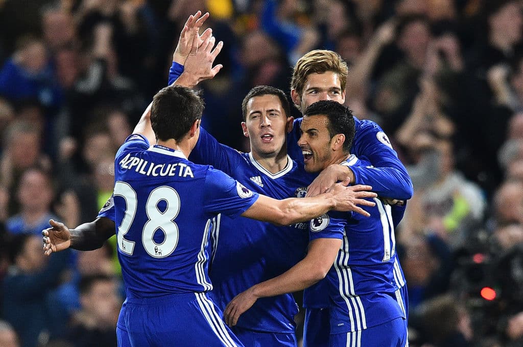 Hazard marcó doblete en el triunfo de Chelsea sobre Manchester City.