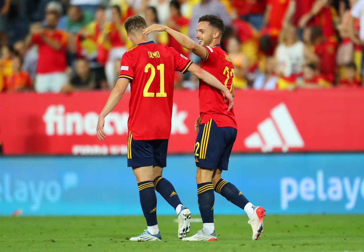 España se impuso sobre República Checa gracias a los goles de Carlos Soler y Pablo Sarabia.