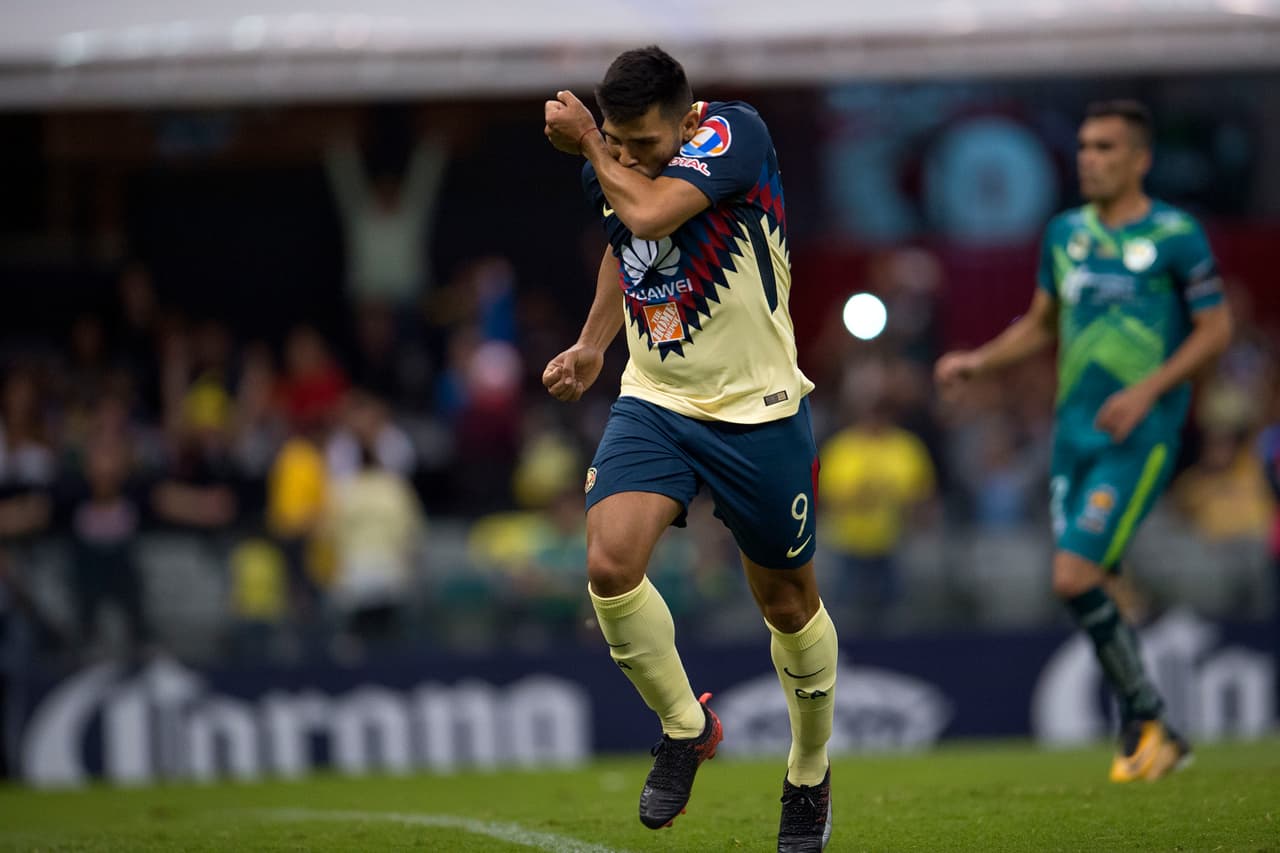 Aunque el América comenzó perdiendo en el minuto 19, Silvio Romero comenzó su reivindicación al minuto 34 empatando el partido desde el punto penal.