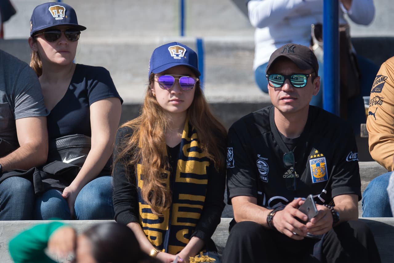 Las aficionadas locales hicieron presencia en masa.