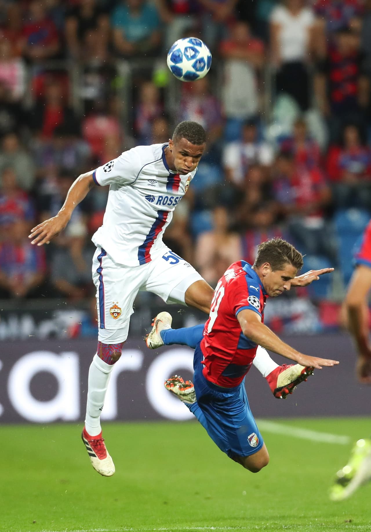 El duelo entre los dos equipos que parecen menos favoritos en el grupo de Real Madrid y Roma buscaba algún ganador que tomara ventaja en este primer choque.