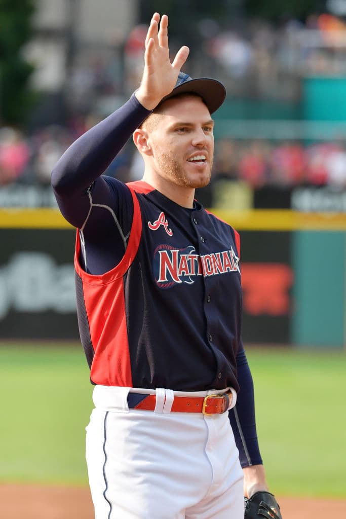 Así realizaron su práctica los peloteros seleccionados para participar en el MLB All Star Game, que se llevará a cabo este martes en Progressive Field, el Cleveland. Jugadores que generalmente son rivales pudieron convivir, charlar, entrenar, soltar el brazo y tener una leve práctica de bateo para alistarse de cara al encuentro de Media Temporada que promete ser muy atractivo.