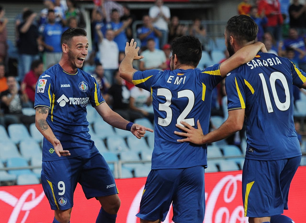 Getafe aprovecha la fallas de Las Palmas